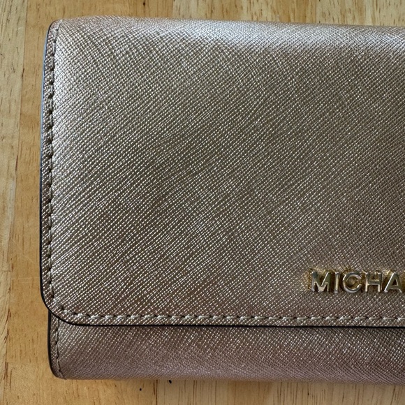 Michael Kors Travel wallet - Picture 2 of 9